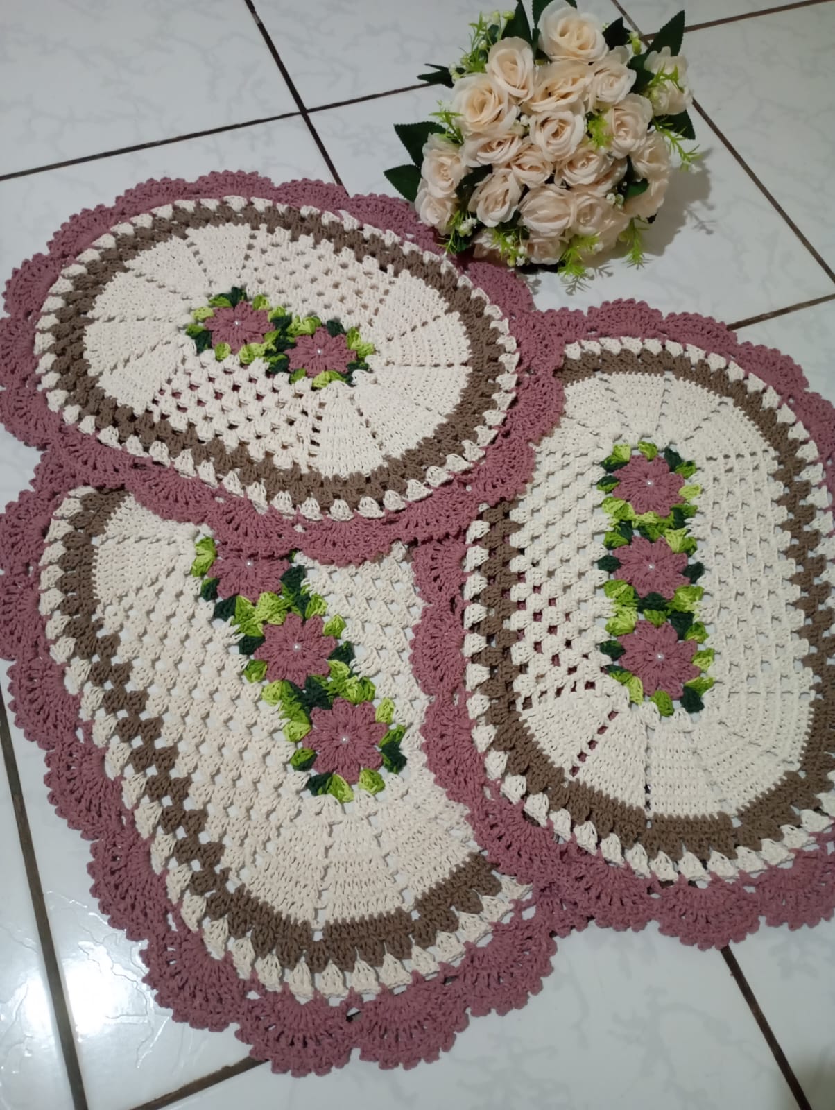 Jogo de banheiro em crochê floral - Imagem 1