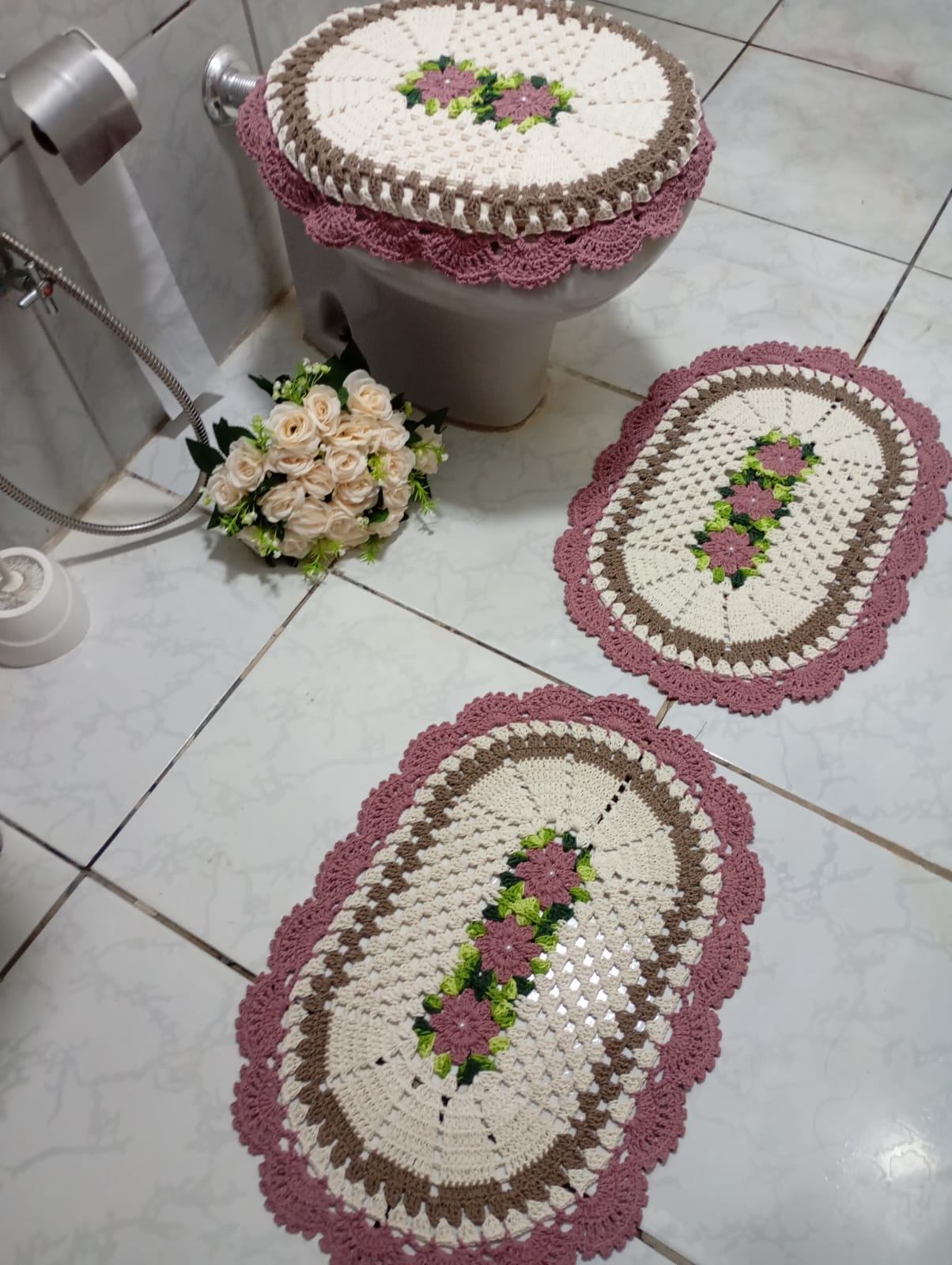 Jogo de banheiro em crochê floral - Imagem 2