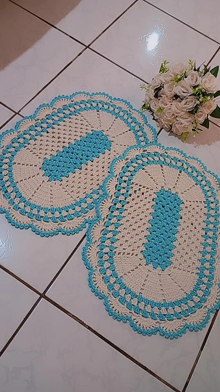 Par de tapete artesanal em crochê oval - Imagem 1